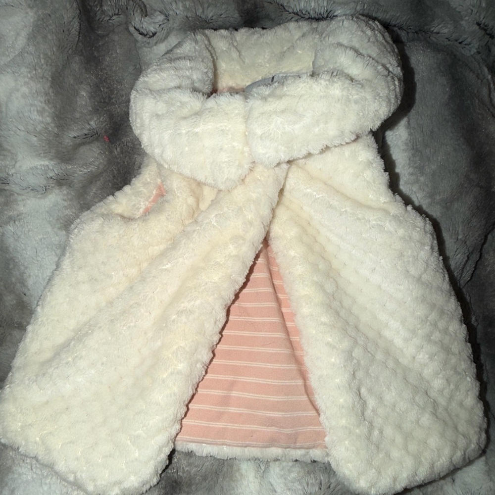 Baby girl 12 m Tahari Cozy Cream Faux Fur Vest